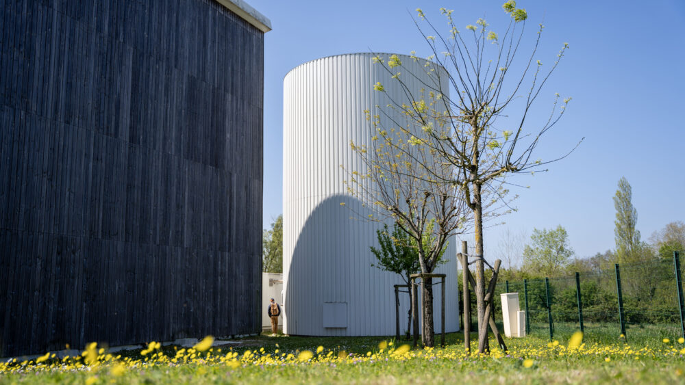 Cuve de stockage de la centrale solaire thermique alimentant le réseau de chaleur urbain de Pons